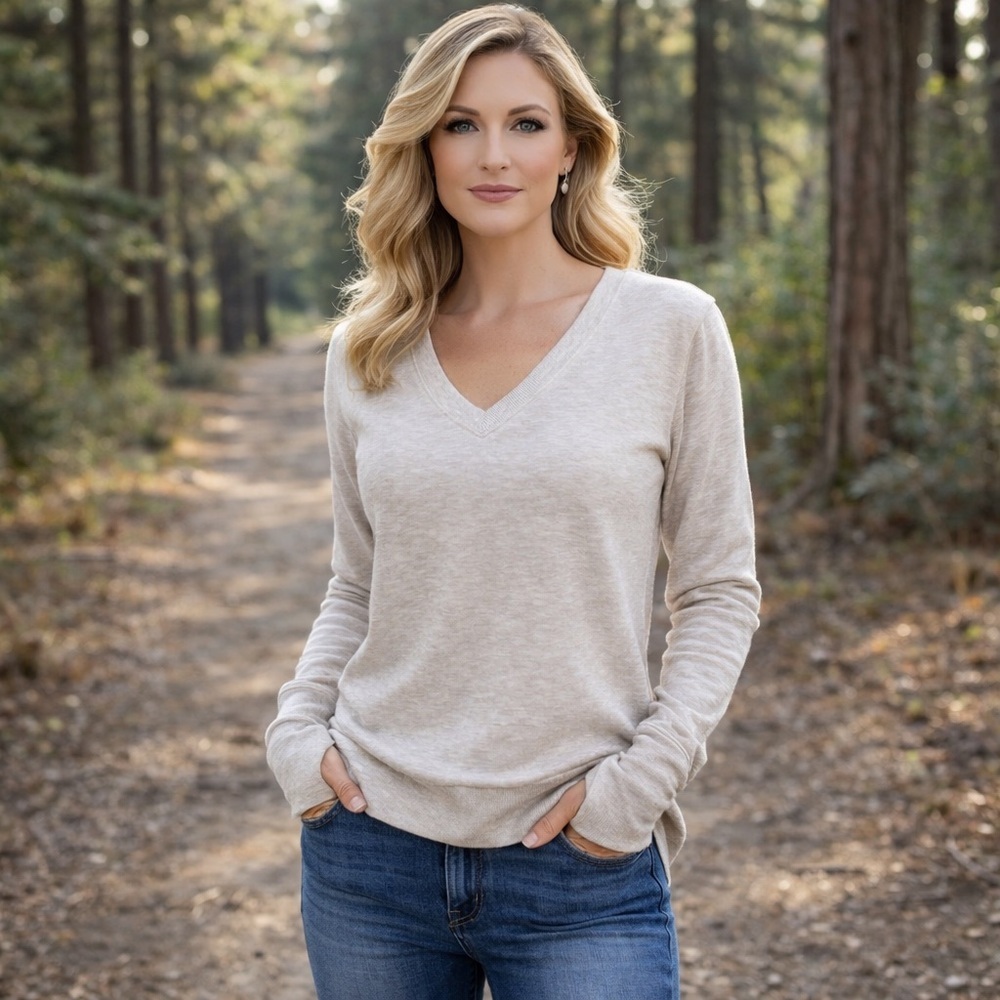Athleta Sunrise V-Neck Sweatshirt in creamy heathered taupe beige Small​​